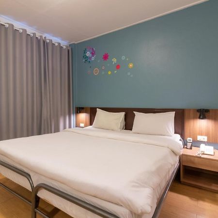 Intown Residence Банкок Екстериор снимка