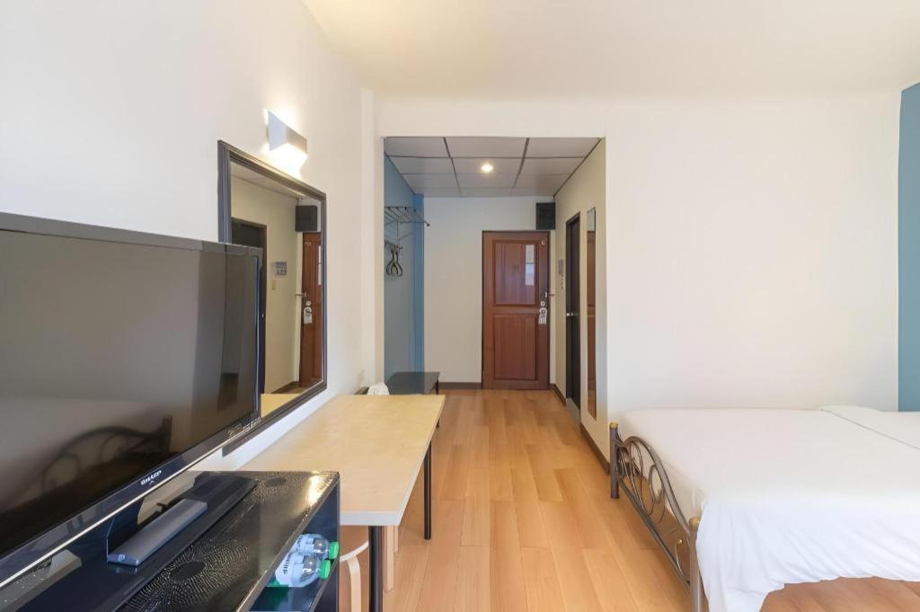 Intown Residence Банкок Екстериор снимка