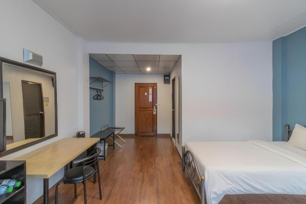 Intown Residence Банкок Екстериор снимка
