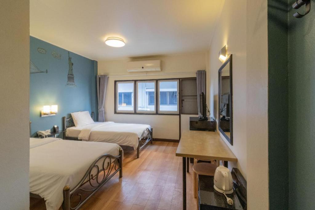 Intown Residence Банкок Екстериор снимка