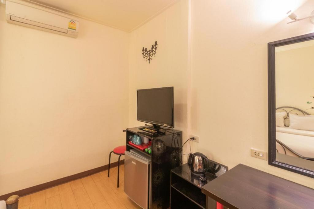 Intown Residence Банкок Екстериор снимка